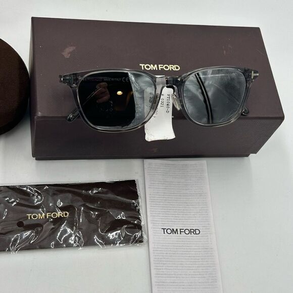 Unisex Tom Ford sunglasses TF1040D 20 C 52818140–2 made in Italy smoke/black - Picture 10 of 11